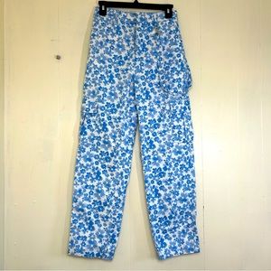 FOREVER 21 Blue White Floral High Rise Straight Track Cargo Pants Size Small.